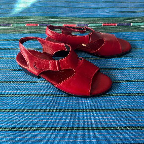 SAS cherry red velcro sandals like new size 7 - Picture 4 of 5